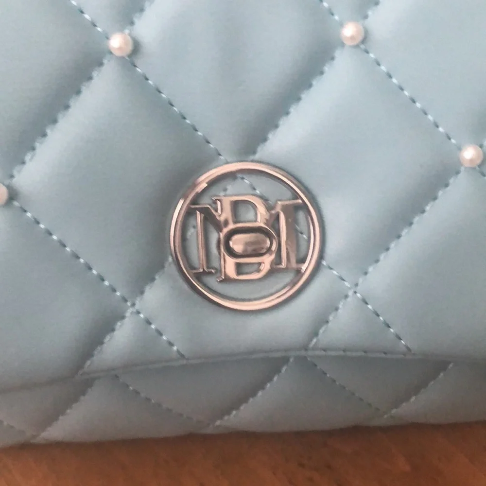 NWT! Badgley Mischka Light Blue Round Letter Lock crossbody bag. - Picture 6 of 10
